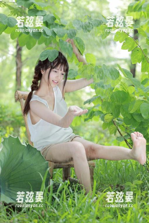 瘫坐沙发，下载17c吃瓜，完全不需要干活只吃瓜！