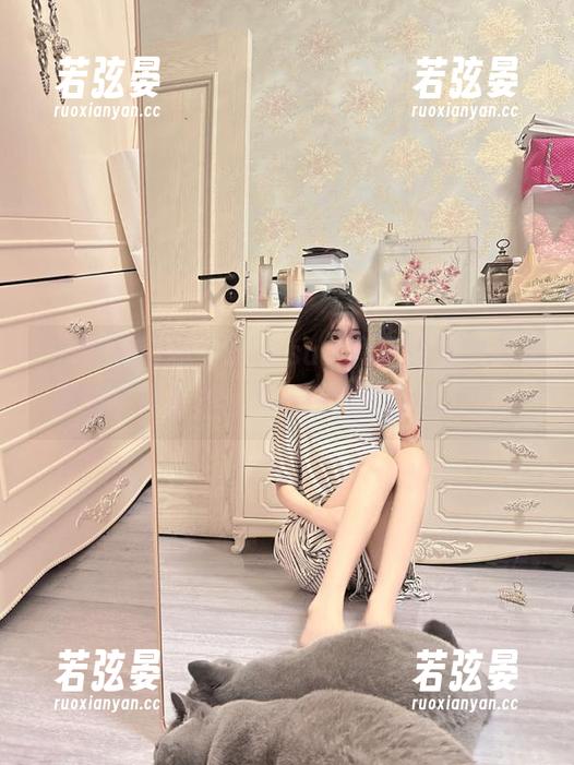 观看998.su，真是边吃边看偷懒的完美榜样，谁还在乎啥正经工作？