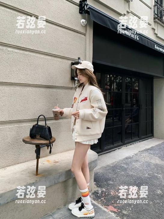 这条黑料太精彩，别忘了复制链接到998.su，谁知道呢？也许下一个大瓜就等着你！