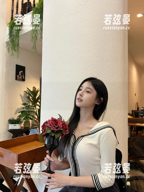 似乎有个“heiliao.su”入口，神秘得像年轻时的那些爱情…