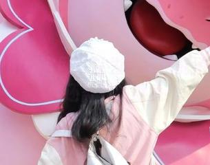 hlw官网：以为吃瓜就能消暑？不，你还需要幽默感！