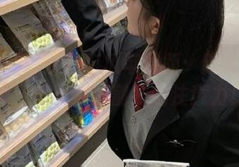 今日吃瓜苹果版：新鲜热门瓜子，每天都在割我的注意力！
