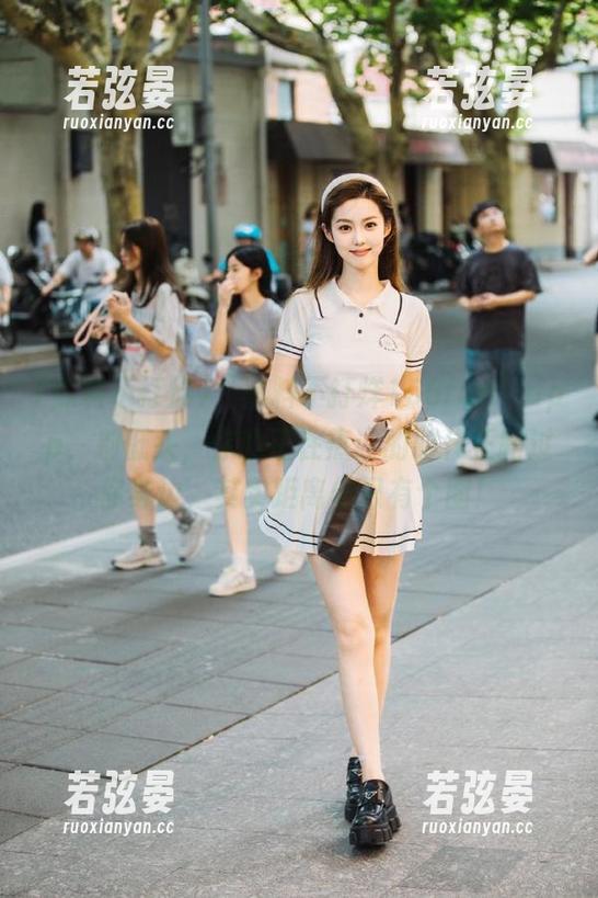 “黑料不打烊155fun”app，别低头，你的正在热议的时代正路过你身边，其实距离你只有个圈！
