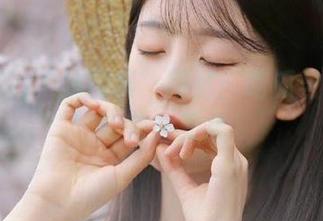 “黑网料”网站：吃瓜与迷失的完美交叉点